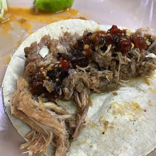 Taco de Mixiote de Carnero con Salsa en El Mixiotito