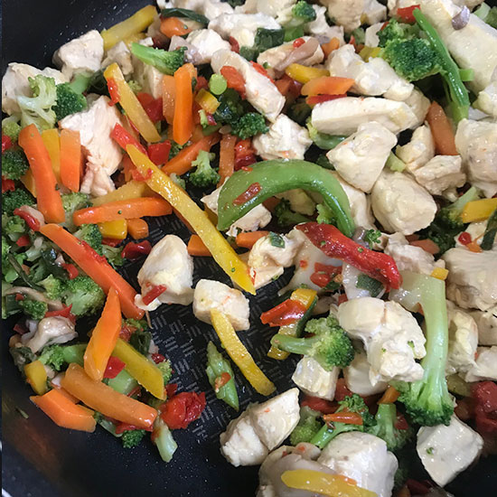 Wok de verduras y fideos chinos - Gurmé